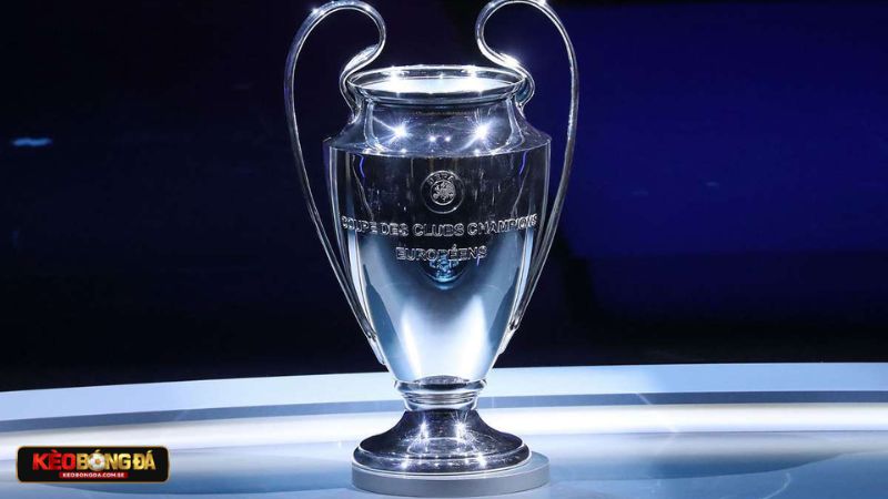 Giải đấu được cải tiến nhiều lần trước khi lấy tên Champions League